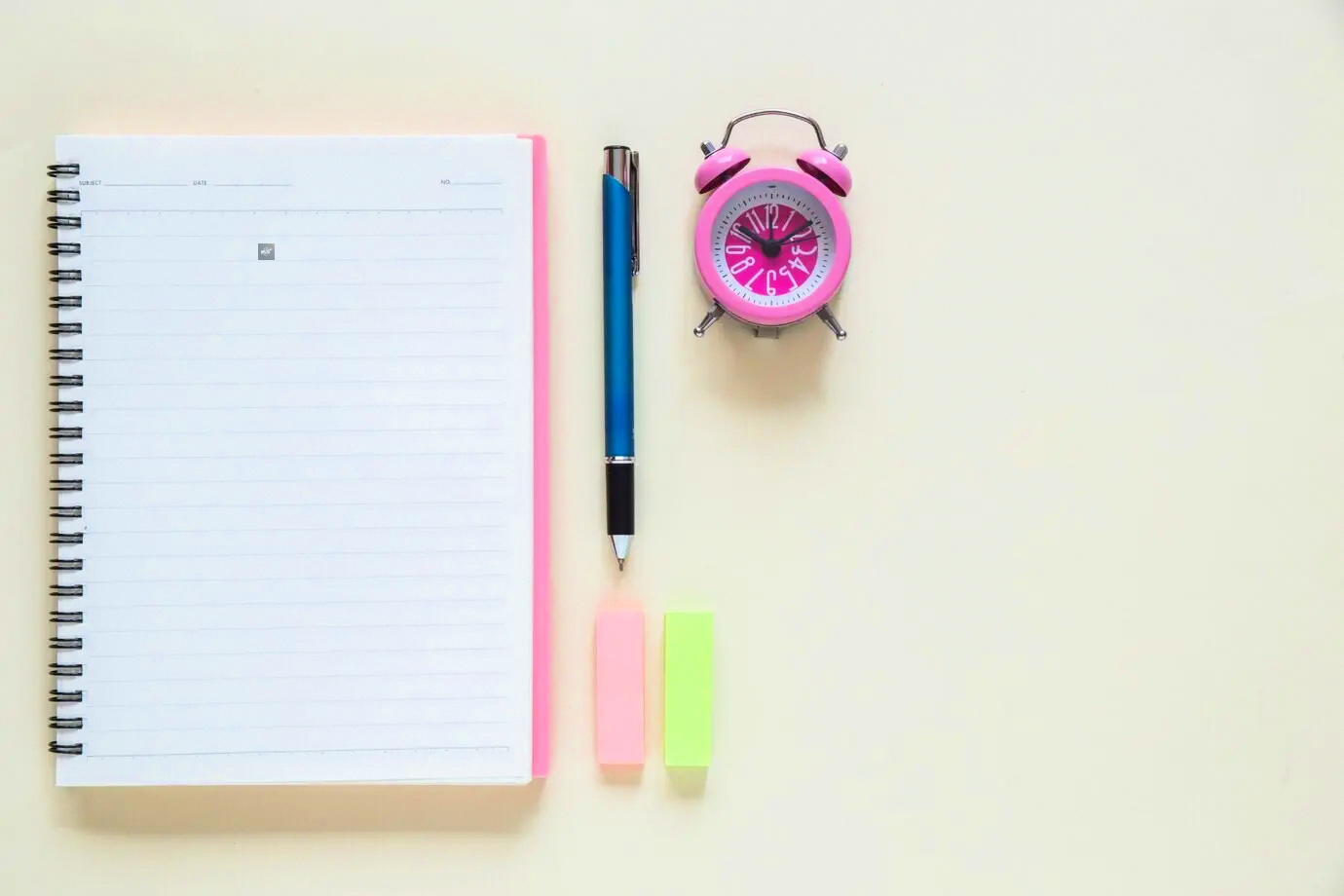 Collage de sesiones de planificación de familias de propietarios de pequeñas y medianas empresas que desean ordenar sus finanzas