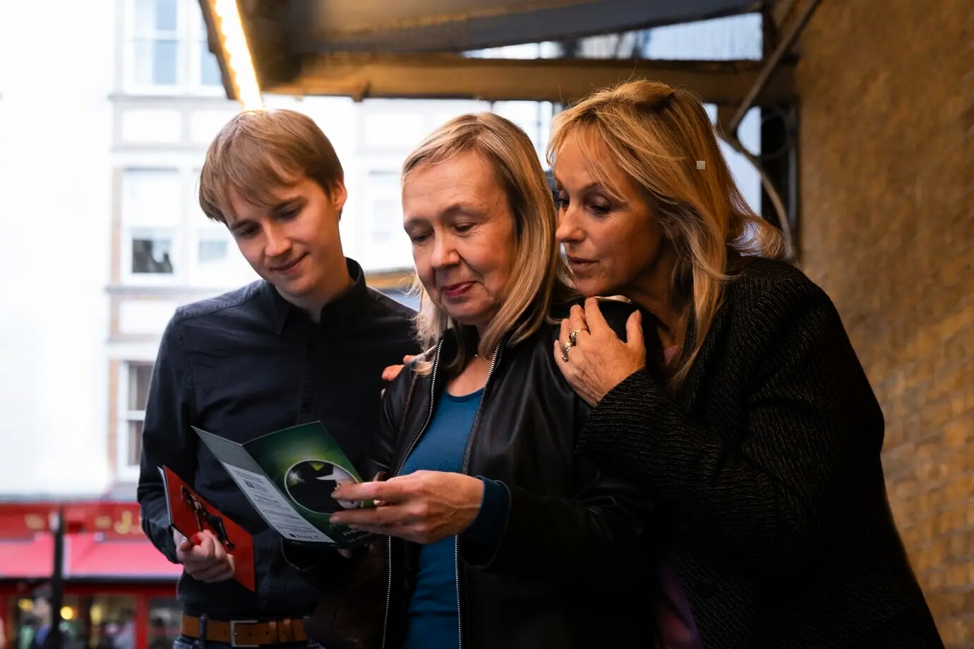 Team planning next steps for gestión de carteras de inversión para inversores privados conservadores